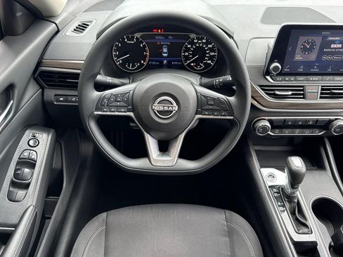 Used 2025 Nissan Altima 2.5 SV FWD image 27