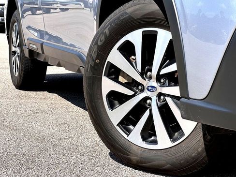 Used 2022 Subaru Outback Premium image 2