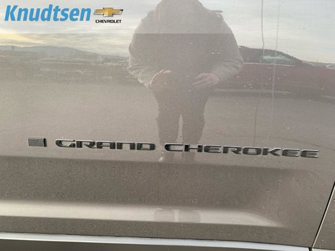 Used 2025 Jeep Grand Cherokee L Altitude image 9