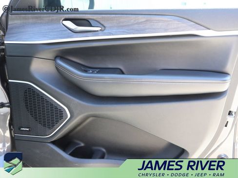 Used 2021 Jeep Grand Cherokee L Limited AWD/4WD image 8