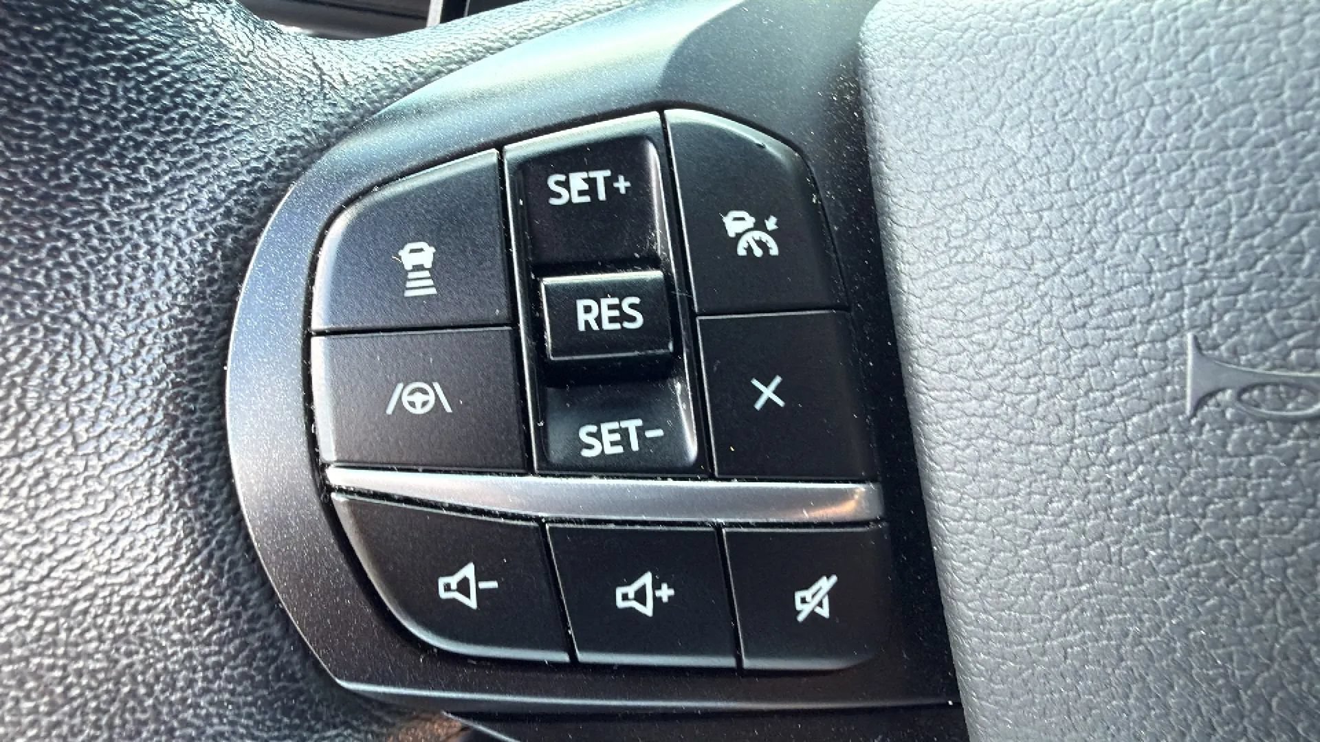 Used 2020 Ford Explorer XLT w/ Equipment Group 202A RWD image 26