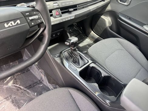 Used 2025 Kia K4 FWD image 40