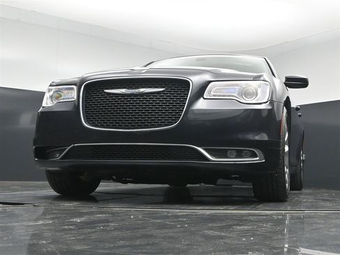 Used 2017 Chrysler 300 Limited w/ Value Package AWD/4WD image 27