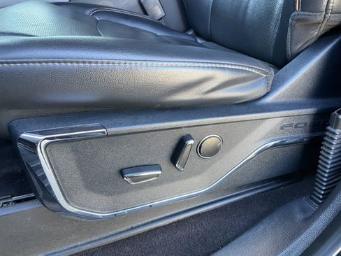 Used 2021 Ford F150 Lariat image 11