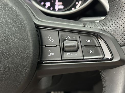 Used 2022 Alfa Romeo Giulia Veloce image 21