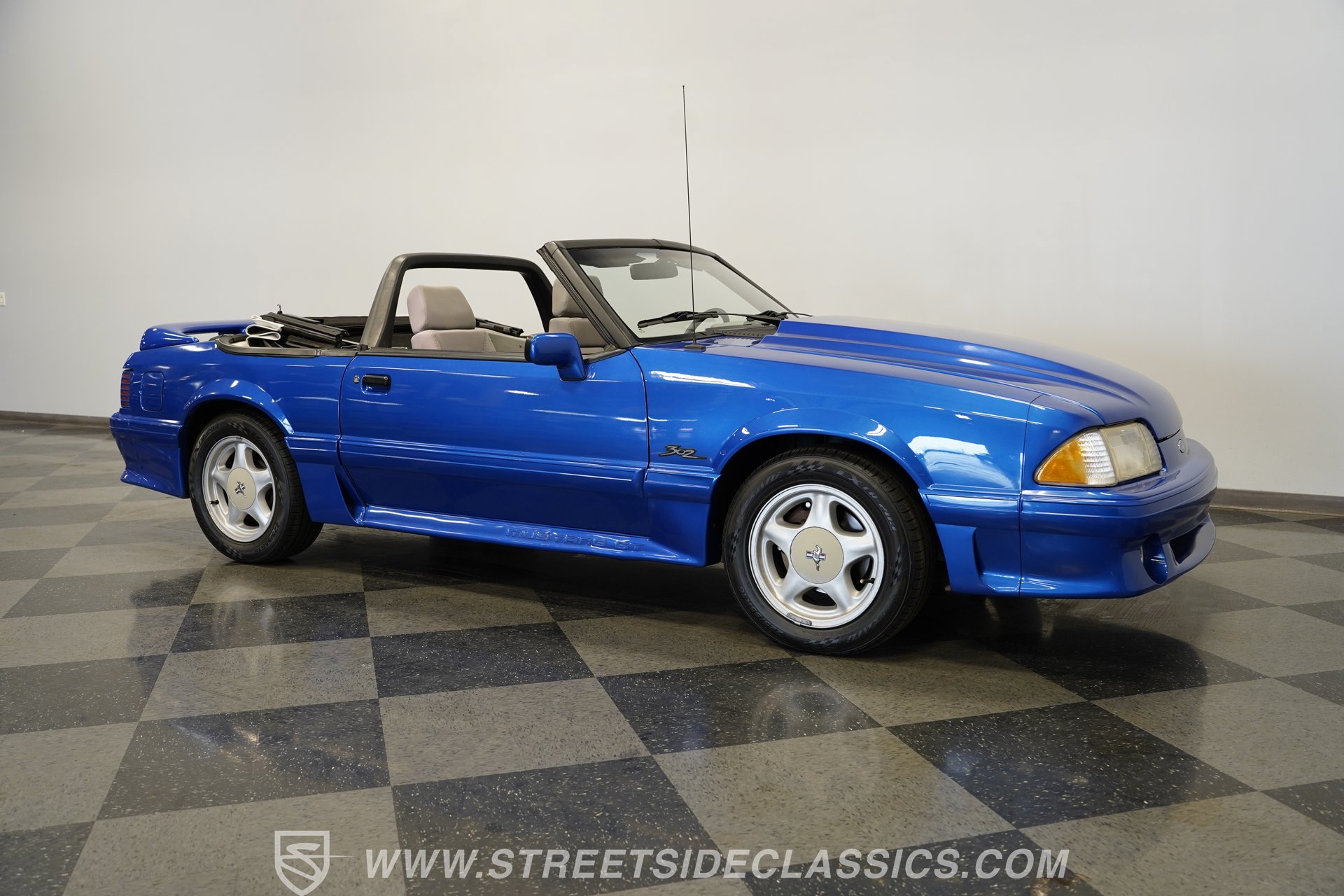 Used 1993 Ford Mustang GT RWD image 17