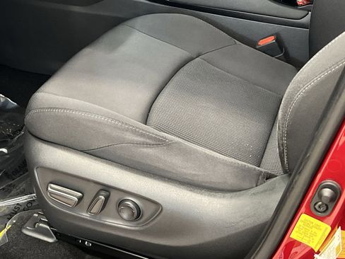 Used 2021 Toyota Venza LE w/ Carpet Mat Package (TMS) image 12