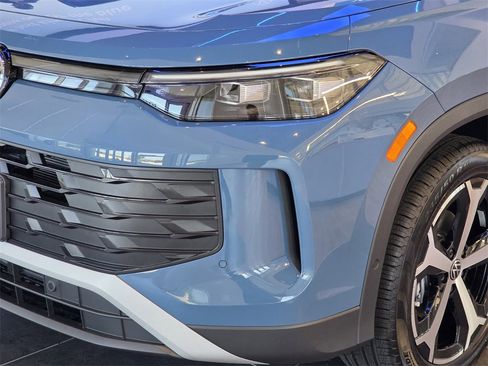 New 2025 Volkswagen Tiguan SE image 10