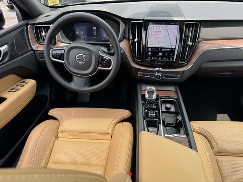 Used 2023 Volvo XC60 B5 Ultimate w/ Climate Package AWD/4WD image 10