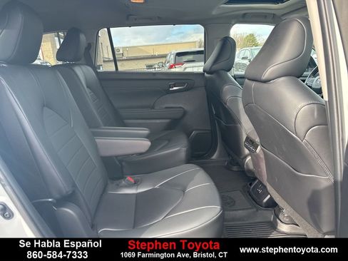 Used 2024 Toyota Highlander XLE image 29