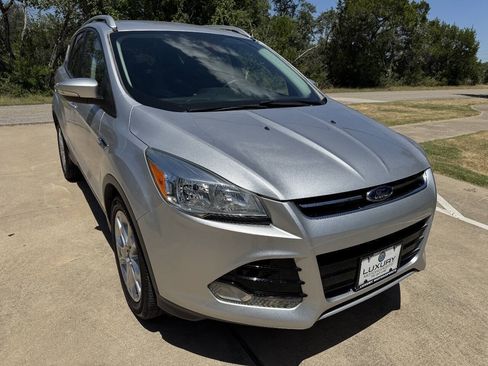 Used 2015 Ford Escape Titanium FWD image 3