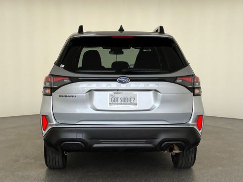 Certified 2025 Subaru Forester Premium AWD/4WD image 5