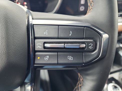 Certified 2023 GMC Canyon AT4 w/ AT4 Premium Package image 18