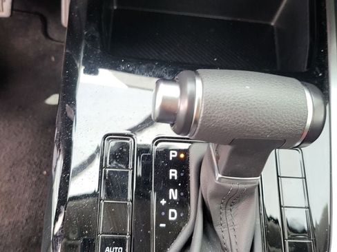 Used 2025 Kia Niro LX FWD image 6