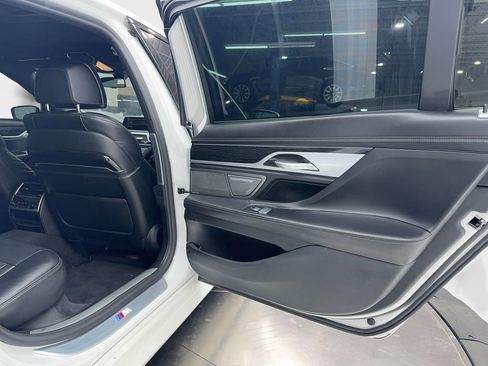 Used 2022 BMW 750i xDrive w/ Executive Package image 40