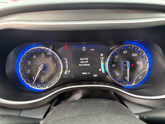 Used 2024 Chrysler Pacifica Touring-L FWD image 22