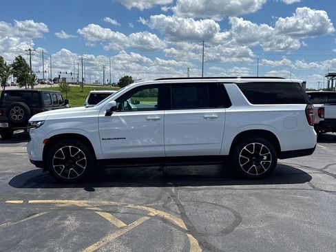 Used 2022 Chevrolet Suburban RST w/ Luxury Package AWD/4WD image 8