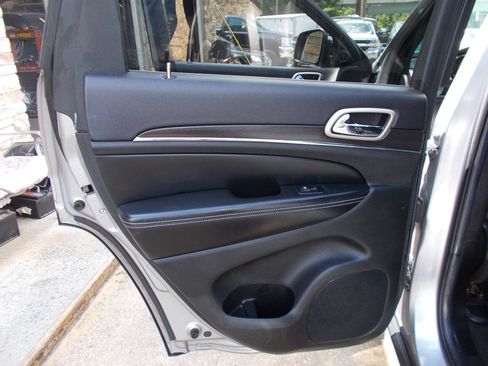 Used 2014 Jeep Grand Cherokee Limited AWD/4WD image 15