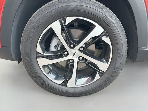 Used 2024 Chevrolet Trax RS w/ Sunroof Package FWD image 30