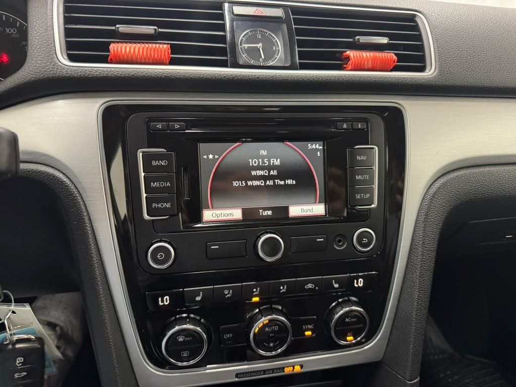 Used 2012 Volkswagen Passat 2.5 SE FWD image 28