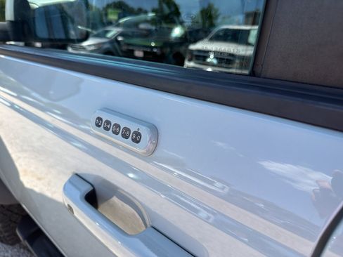 Used 2022 Ford Bronco Outer Banks w/ Sasquatch Package AWD/4WD image 9