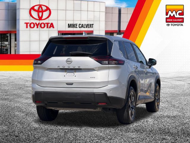 Used 2025 Nissan Rogue SV AWD/4WD image 9