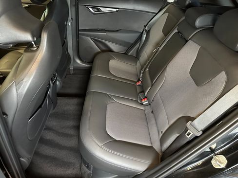 Used 2023 Kia Niro EX Touring image 21