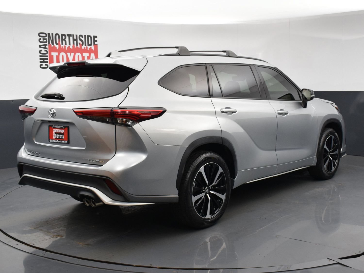 Used 2022 Toyota Highlander XSE AWD/4WD image 4