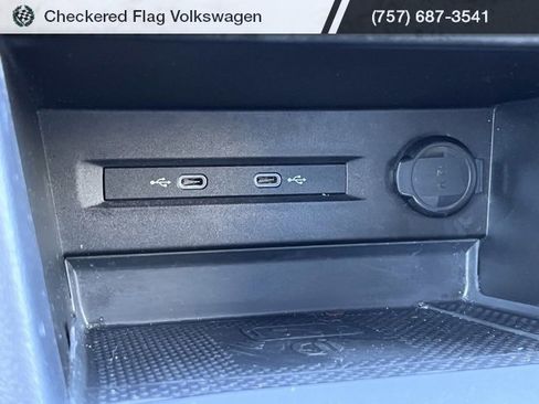 Used 2022 Volkswagen Taos SE image 42