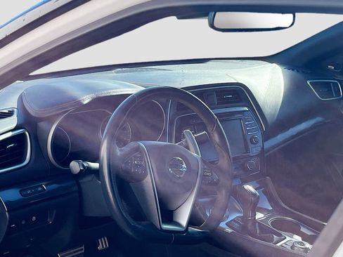 Used 2022 Nissan Maxima SR w/ Sport Mat Group FWD image 9