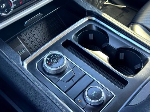 Used 2022 Ford Expedition XLT image 26