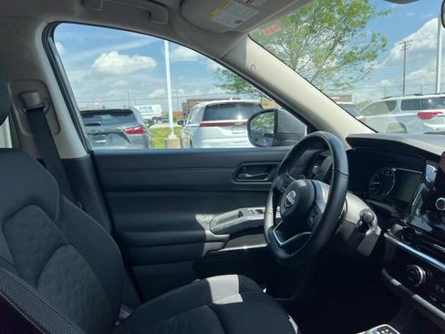 Used 2025 Nissan Pathfinder SV AWD/4WD image 35