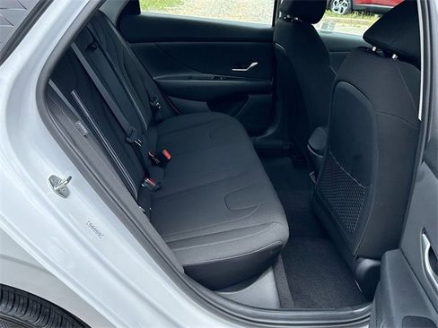 Used 2024 Hyundai Elantra SEL w/ Convenience Package image 17