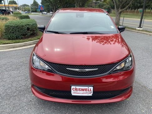 Used 2025 Chrysler Voyager LX image 10