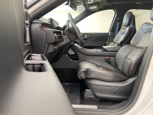Used 2025 Lincoln Aviator Black Label image 13