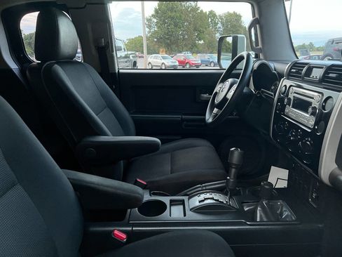 Used 2013 Toyota FJ Cruiser 4WD image 10