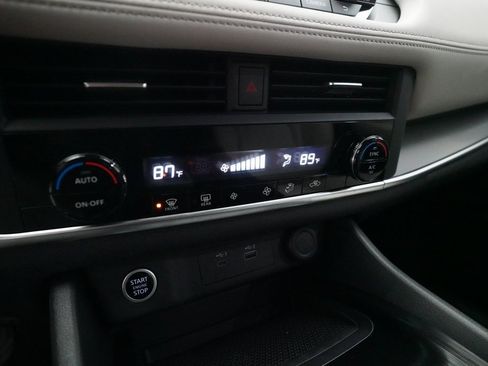 Used 2023 Nissan Rogue SV image 20