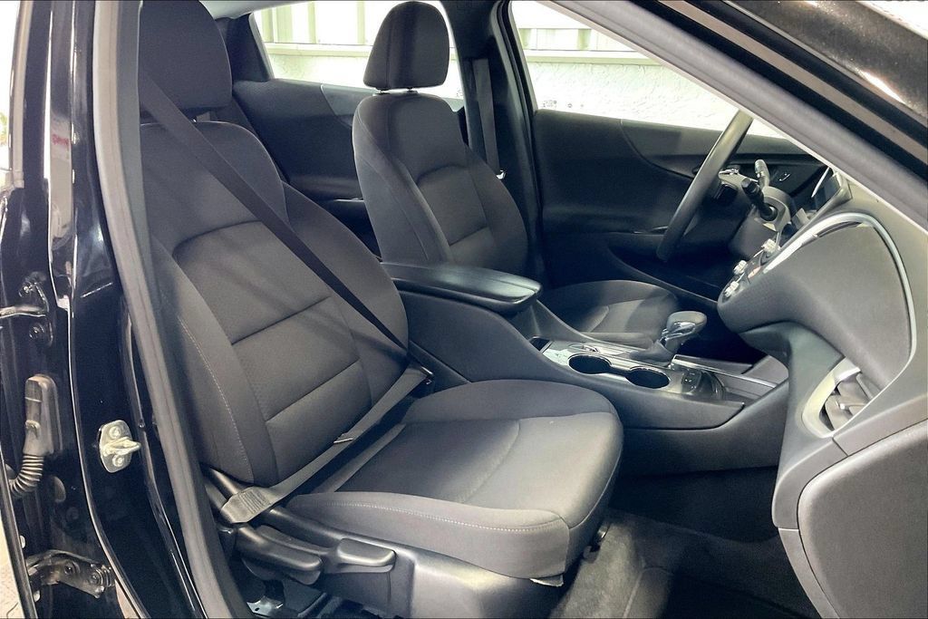 Used 2024 Chevrolet Malibu LT FWD image 23