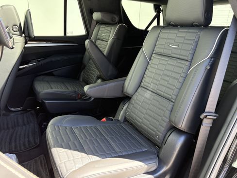 Certified 2025 Cadillac Escalade Premium Luxury Platinum image 13