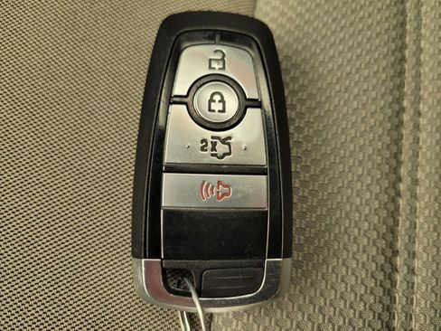 Used 2019 Ford Fusion SE image 32