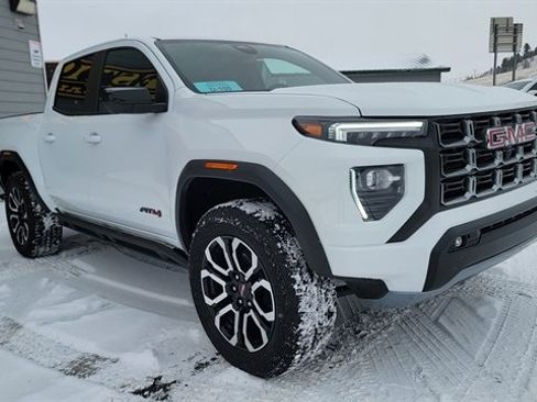 Used 2025 GMC Canyon AT4 image 4