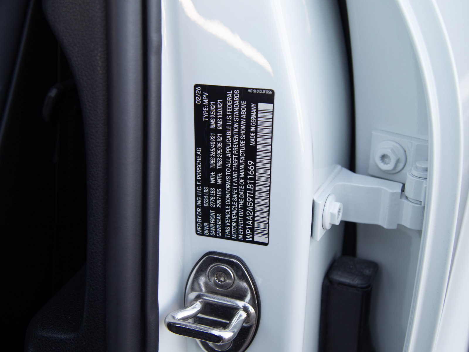Certified 2026 Porsche Macan AWD/4WD image 14