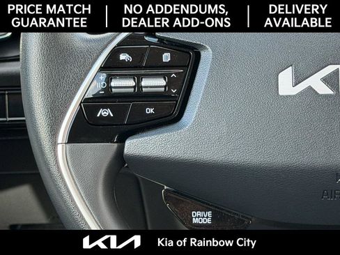 Used 2025 Kia Niro LX image 28