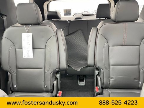 Used 2023 Chevrolet Traverse RS image 16