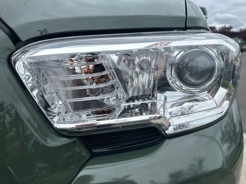 Used 2021 Toyota Tacoma SR5 w/ Trail Edition AWD/4WD image 9