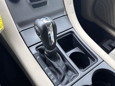 Used 2017 Ford Taurus SE image 20