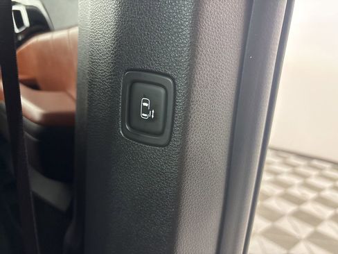 Used 2025 Kia Carnival SX Prestige image 26