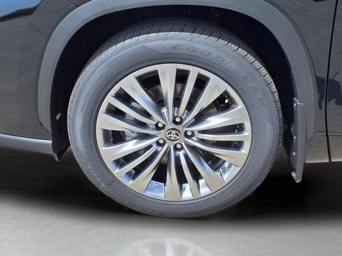 Used 2026 Toyota Highlander Platinum AWD/4WD image 11