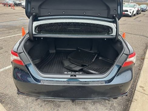 Certified 2018 Toyota Camry SE w/ Moonroof Package image 4