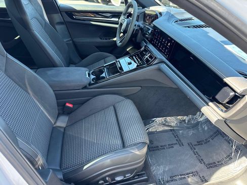 Used 2025 Porsche Panamera image 16